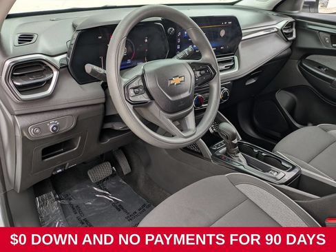 Used 2025 Chevrolet TrailBlazer LT AWD/4WD image 14