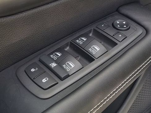 New 2026 Chrysler Pacifica Select FWD image 8
