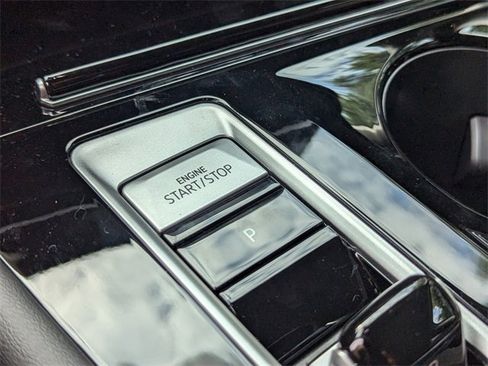 Used 2025 Volkswagen Atlas SE w/ Black Wheel Package image 14