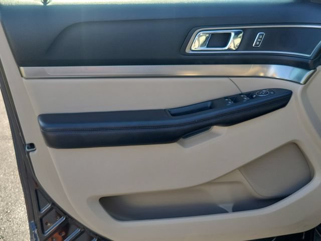 Used 2018 Ford Explorer XLT AWD/4WD image 9