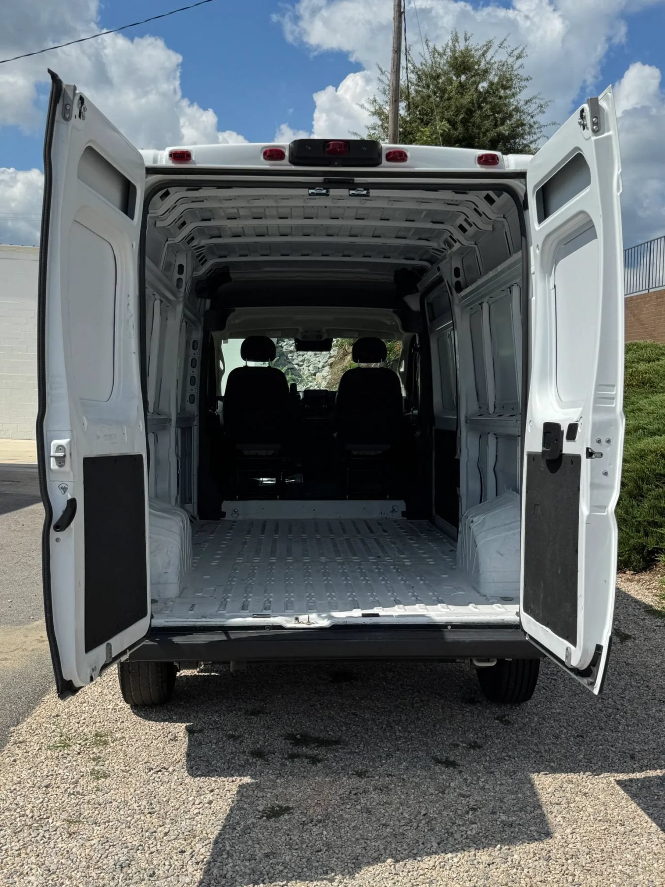 Used 2023 RAM ProMaster 2500 FWD image 11