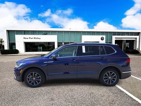 Used 2023 Volkswagen Tiguan SE w/ Panoramic Sunroof Package image 5