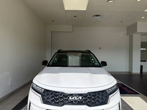 Used 2022 Kia Sorento S w/ Panoramic Sunroof Package FWD image 2