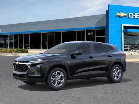 New 2026 Chevrolet Trax LS w/ LS Convenience Package FWD image 2