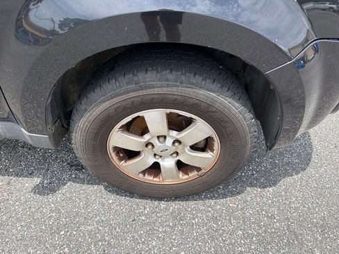 Used 2011 Ford Escape Limited FWD image 3
