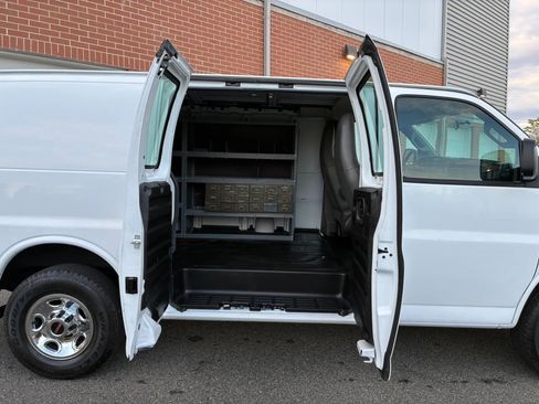 Used 2016 GMC Savana 2500 RWD image 13