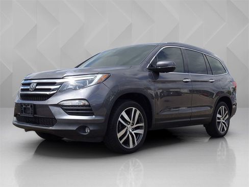 Used 2018 Honda Pilot Touring image 1