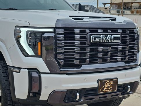 Used 2024 GMC Sierra 2500 Denali Ultimate AWD/4WD image 7