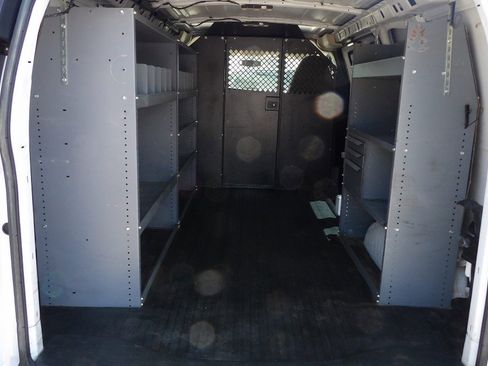 Used 2015 Chevrolet Express 2500 RWD image 32