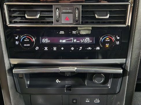 Used 2024 INFINITI QX80 Sensory image 36