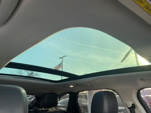 Used 2017 Jaguar F-PACE Prestige image 38