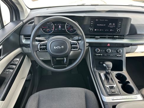 Used 2023 Kia Carnival LX FWD image 9