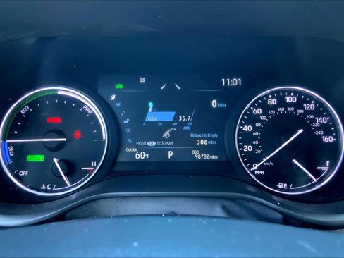 Used 2021 Toyota Sienna Limited image 25