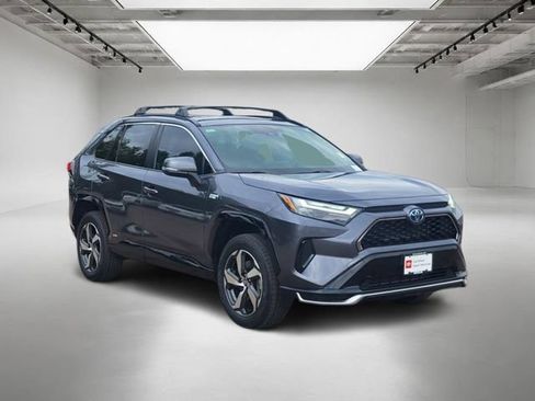 Used 2023 Toyota RAV4 SE w/ Weather & Moonroof Package AWD/4WD image 8