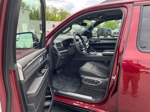 New 2024 Jeep Wagoneer Series II image 13