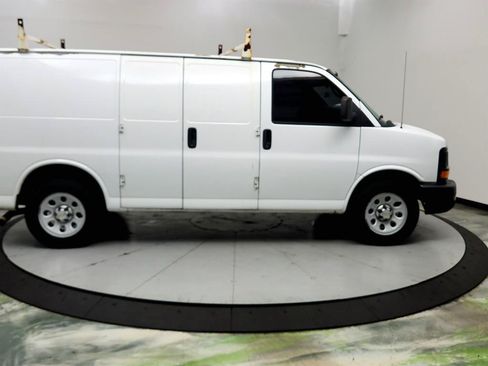 Used 2013 Chevrolet Express 1500 RWD image 3