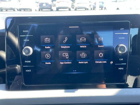 Used 2025 Volkswagen Jetta SE image 21