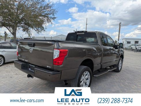 Used 2017 Nissan Titan SV image 3
