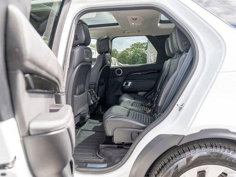 Certified 2024 Land Rover Discovery S image 33