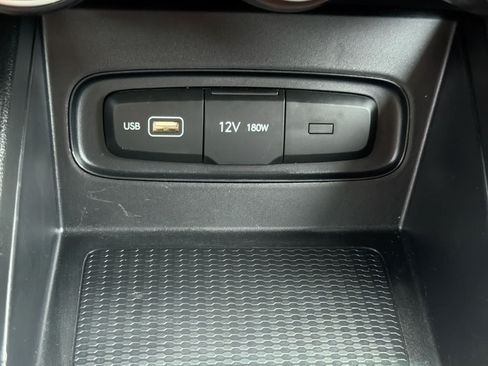 Used 2022 Hyundai Venue SE FWD image 31
