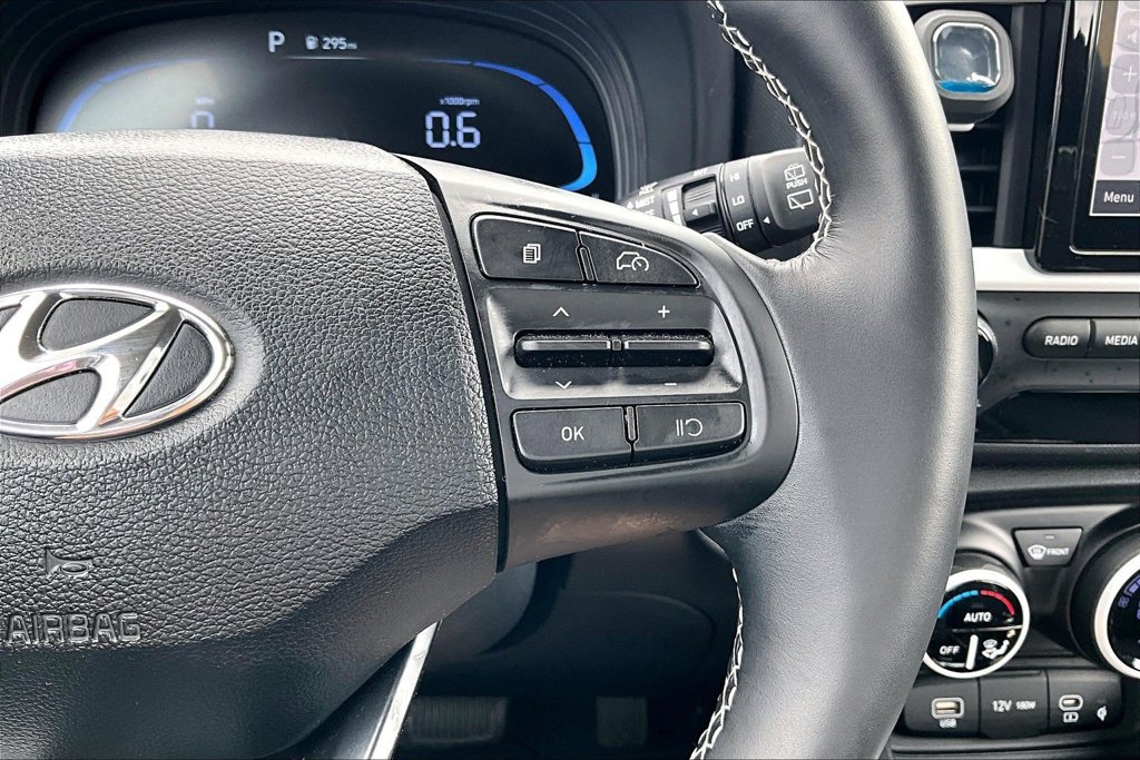 Used 2025 Hyundai Venue Limited FWD image 19