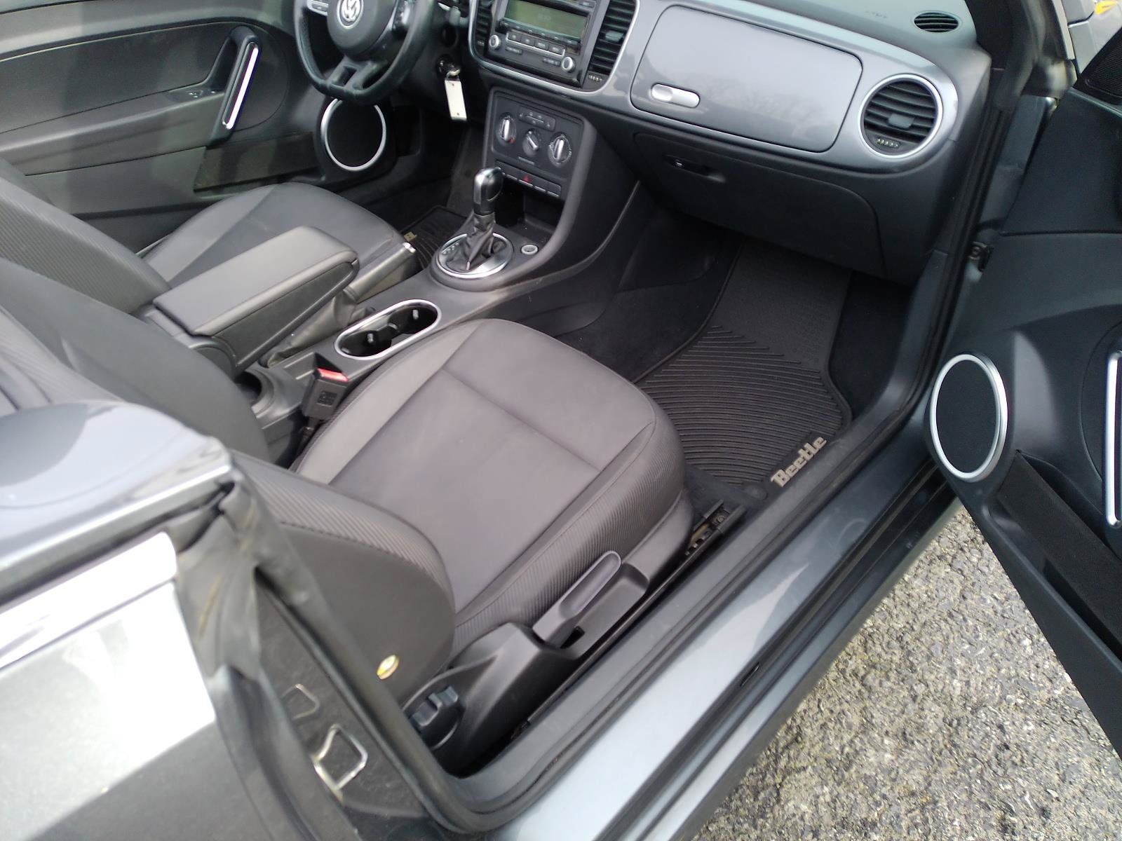 Used 2014 Volkswagen Beetle 2.5 FWD image 29