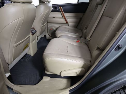Used 2013 Toyota Highlander Limited image 18
