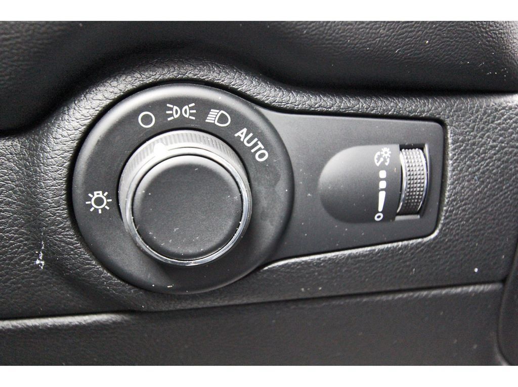 Used 2024 Dodge Durango GT RWD image 23