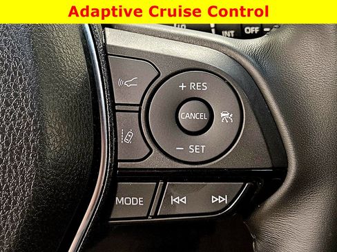 Used 2024 Toyota Venza XLE image 31