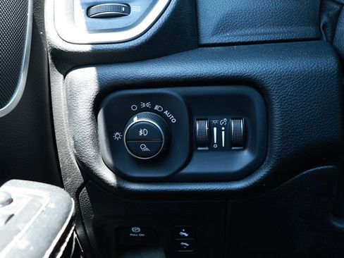 Used 2019 RAM 1500 Laramie AWD/4WD image 14