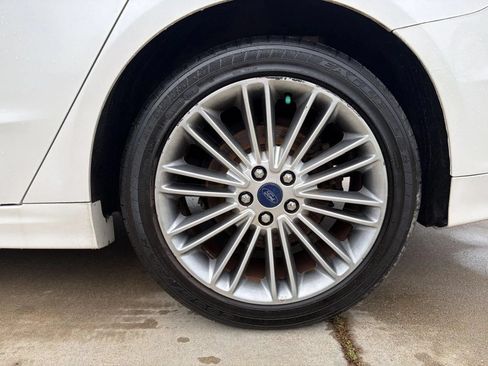 Used 2014 Ford Fusion SE w/ Equipment Group 202A FWD image 9