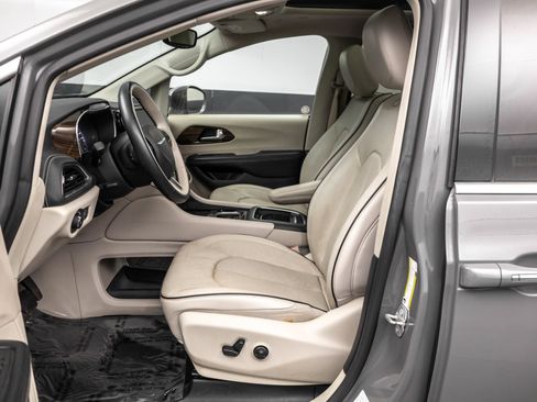 Used 2021 Chrysler Pacifica Limited w/ Premium & Safety Sphere Group AWD/4WD image 5