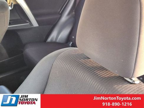 Used 2018 Toyota RAV4 LE image 16