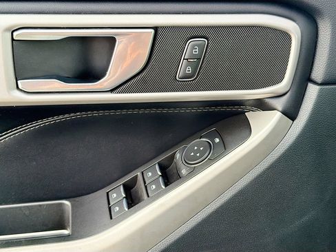 Used 2021 Ford Explorer XLT w/ Equipment Group 202A image 22