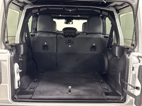 Used 2025 Jeep Wrangler Unlimited Rubicon image 16