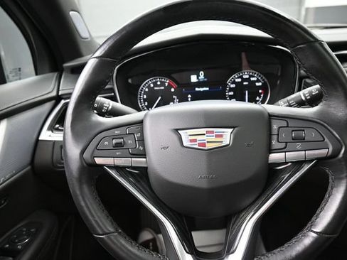Used 2025 Cadillac XT6 Premium Luxury FWD image 8