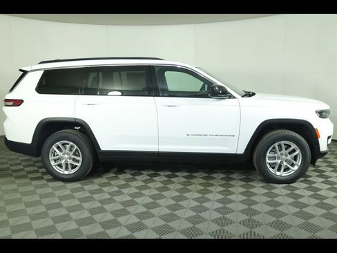 New 2026 Jeep Grand Cherokee L Laredo image 2