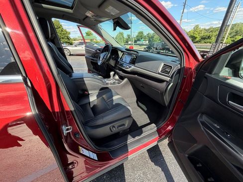 Used 2018 Toyota Highlander SE AWD/4WD image 43
