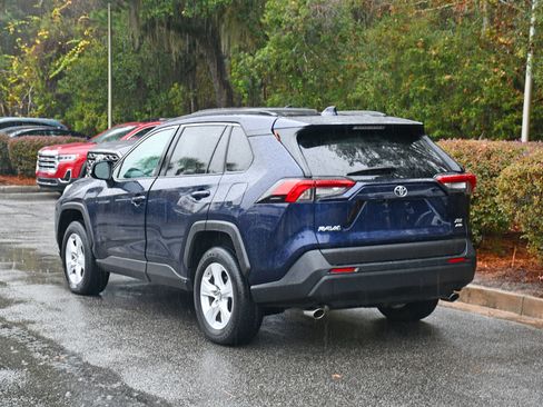 Used 2019 Toyota RAV4 XLE image 3