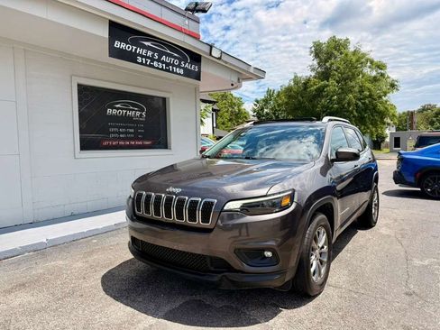 Used 2019 Jeep Cherokee Latitude Plus w/ Comfort/Convenience Group AWD/4WD image 3