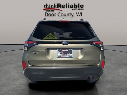 Used 2025 Subaru Forester Premium AWD/4WD image 4