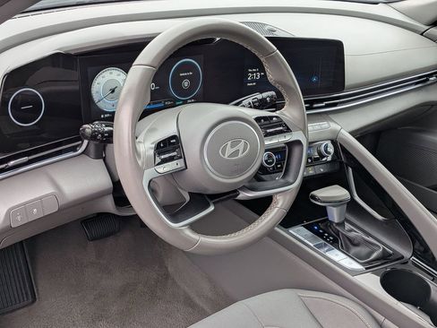 Used 2025 Hyundai Elantra SEL FWD image 10