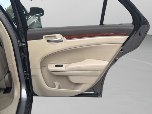 Used 2011 Chrysler 300 C image 32