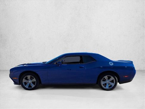 Used 2018 Dodge Challenger SXT image 8