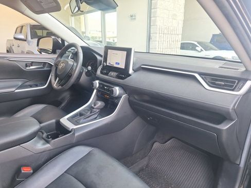 Used 2023 Toyota RAV4 XLE Premium image 17