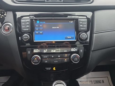 Used 2017 Nissan Rogue SV w/ SV Premium Package AWD/4WD image 24