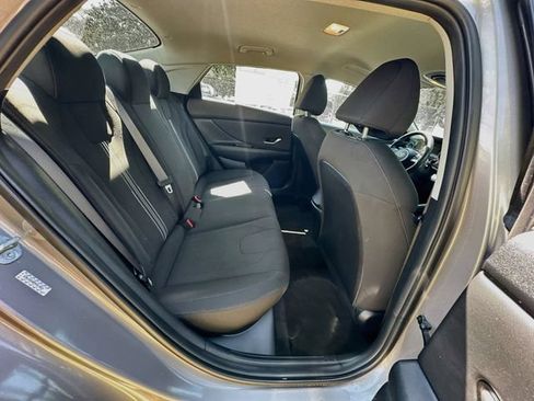 Certified 2023 Hyundai Elantra SEL w/ Convenience Package FWD image 31