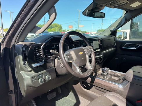 Used 2023 Chevrolet Silverado 1500 LTZ AWD/4WD image 3