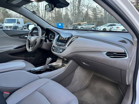 Used 2018 Chevrolet Malibu Premier w/ Driver Confidence Package image 23