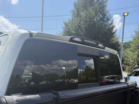 Used 2018 Nissan Titan SV w/ SV Convenience Package AWD/4WD image 5